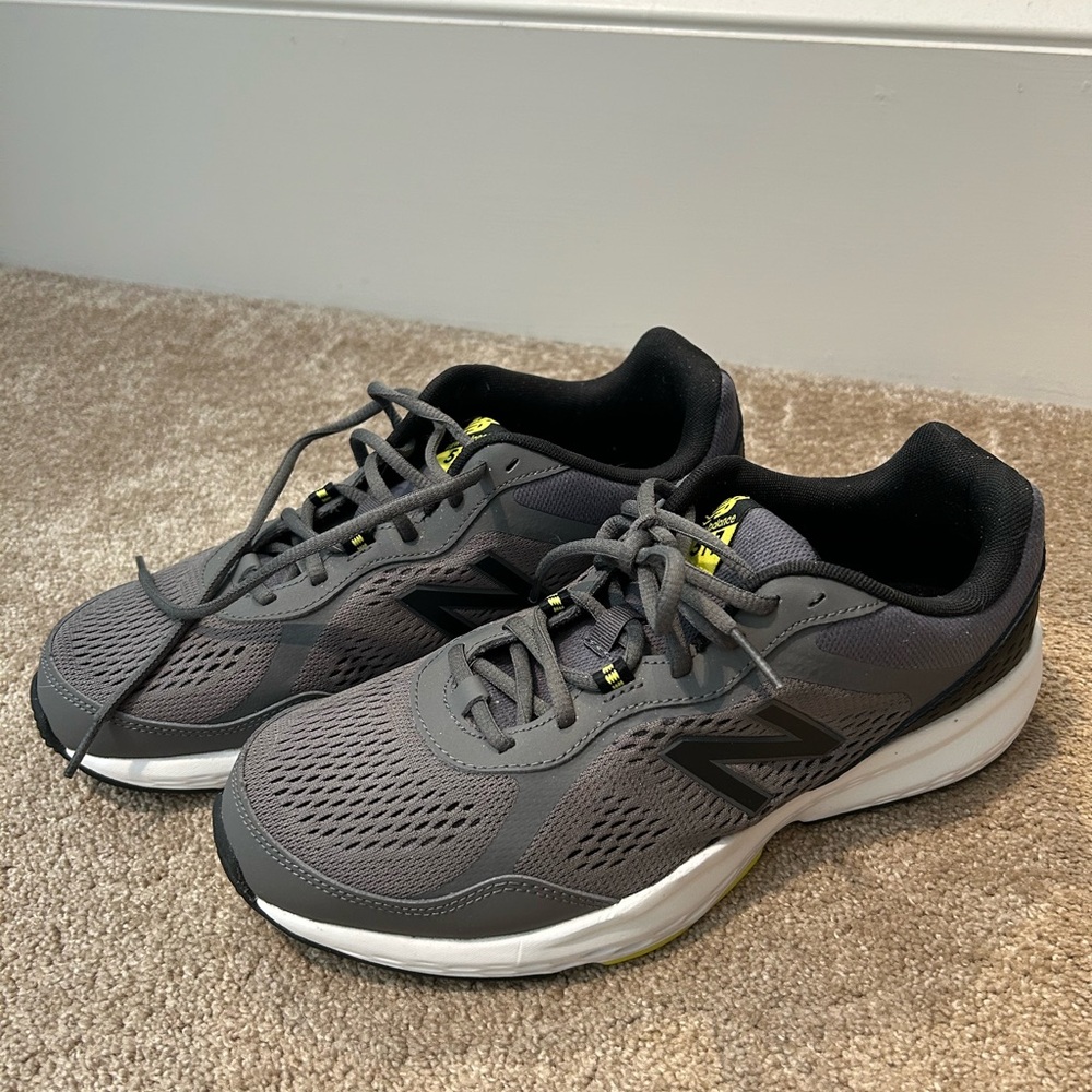 New Balance 517 V2 Men's Gray cross Trainer Athletic Shoes
Size 9